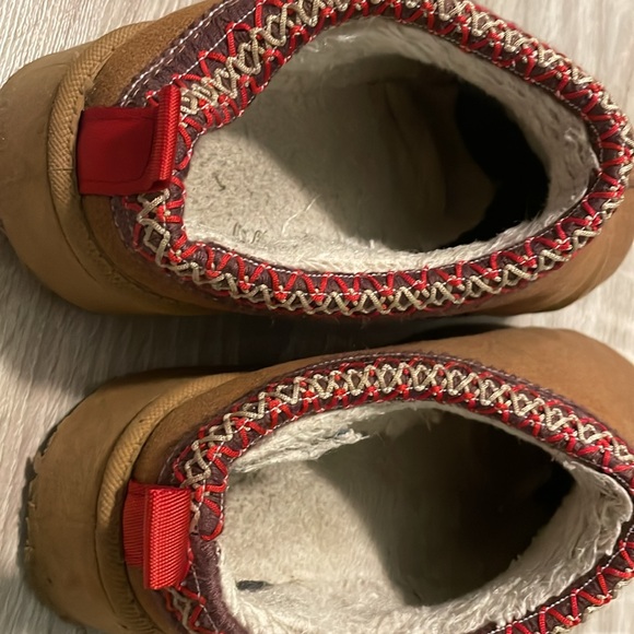 Comfortable slippers **NOT UGGS** - Picture 2 of 3